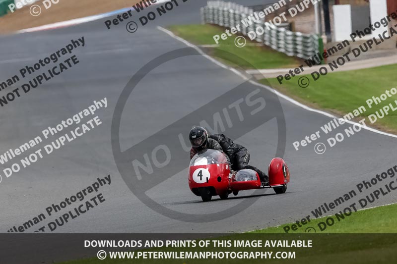 Vintage motorcycle club;eventdigitalimages;mallory park;mallory park trackday photographs;no limits trackdays;peter wileman photography;trackday digital images;trackday photos;vmcc festival 1000 bikes photographs